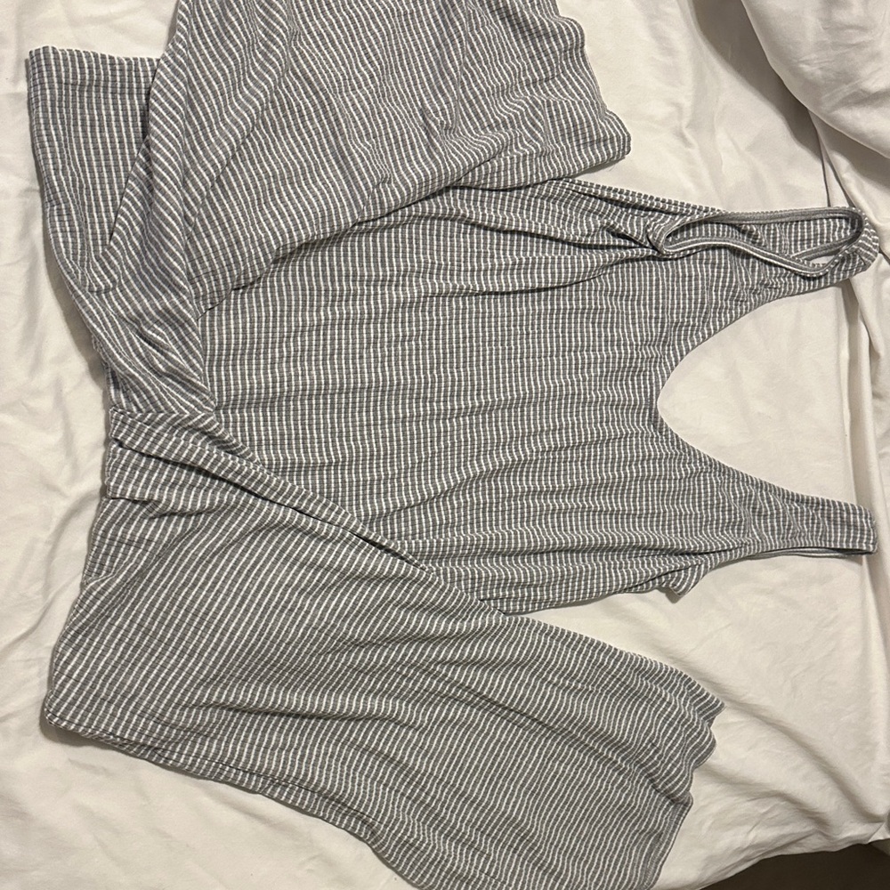 Maternity jump suit